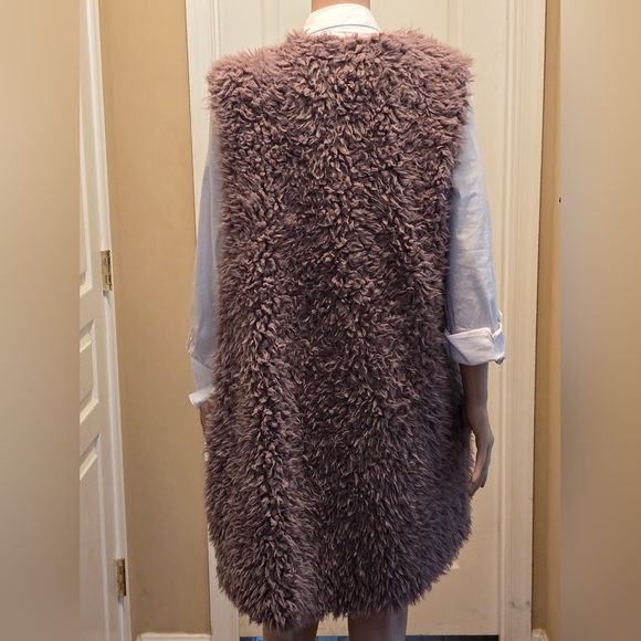 Mia Madison High-Low Plush Vest, Size 2X - Picture 2 of 3